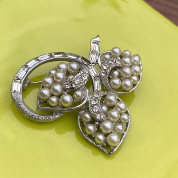 VTG TOP Designer Rhinestone Pearl BROOCH - Picture 2 of 7